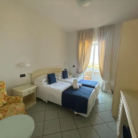 Albatros Hotell 4*